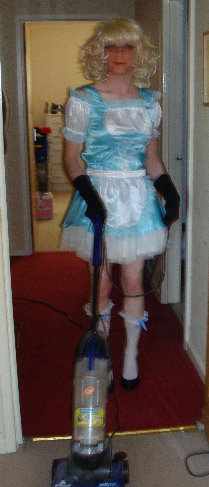 sissymaid, sissy cleaning,
