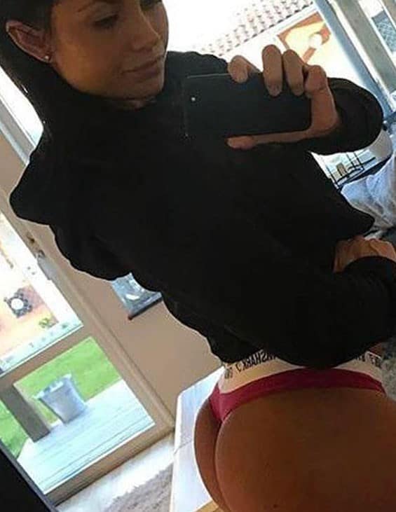 sexy selfie girl